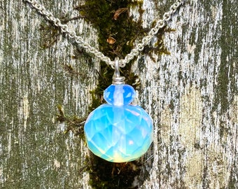 Ciondolo opalite premium Mama Bear in argento sterling e ossidiana di vetro artistico intagliato a mano vibrante opalescente lattiginoso