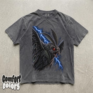 Camiseta Mothman, camiseta gótica de críptido, camiseta gráfica de fantasía oscura, ropa de críptidocore con relámpagos ocultos, regalo de criatura folclórica espeluznante