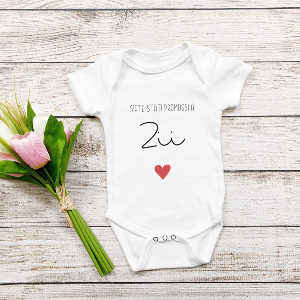 Pregnancy announcement for aunts and uncles, baby onesie with print in italian, surprise pregnancy announcement promoted to aunt uncle