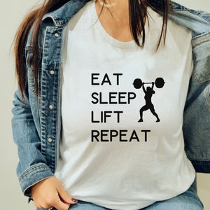 Eat Sleep LIFT Repeat – Love to LIFT T-Shirt, Unisex GYM T-Shirt, Geschenk für Fitnessfans, Lifting is Life T-Shirt, Eat Sleep Lift Repeat T-Shirt, Gym Life