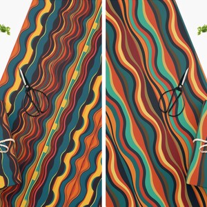 Pode incluir: Duas folhas de papel de embrulho colorido com um padr&atilde;o ondulado abstrato em tons de azul, verde, laranja, amarelo e marrom. O papel &eacute; mostrado com tesouras e um presente embrulhado no mesmo papel.