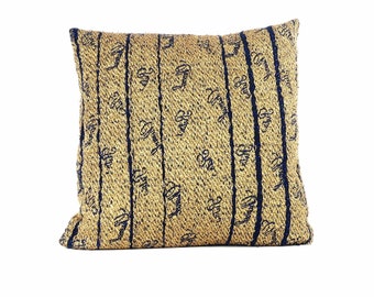 joli Coussin brun, tissu haut de gamme, collection capsule