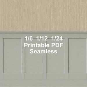 Op de afbeelding: Een digitale afbeelding met een lichtgrijs lambriseringontwerp met rechthoekige panelen. Boven de lambrisering bevindt zich een getextureerde beige muur. Tekst op de lambrisering luidt "1/6 1/12 1/24 Printable PDF Seamless".