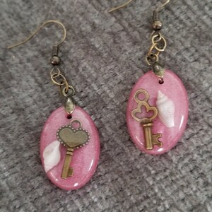 Drop earrings-key and shell on rose background oval