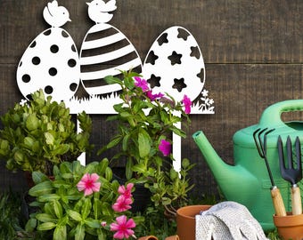 Metalowy palik ogrodowy w kształcie jajka wielkanocnego: wiosenna dekoracja w stylu wiejskim