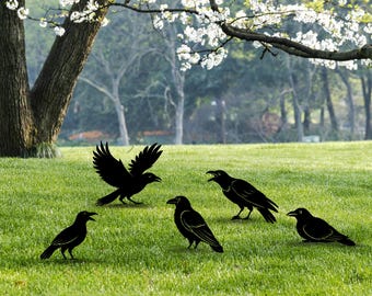 Metalowy palik ogrodowy Crow, dekoracja gotyckiego domu wiejskiego