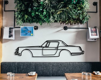 Sylwetka klasycznego samochodu: metalowa dekoracja ścienna, wystrój garażu