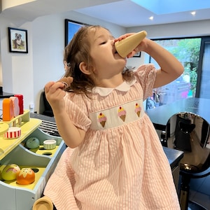 Vestido de niña de primavera y verano con bordado a mano de helado, vestido de niña de algodón con cuello rosa y rayas diplomáticas, vestido de Pascua para niña