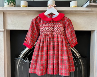 Handsmocked Brodé rouge n vert tartan PeterPan col Valentines girlsdress, Cotton vintage Toddersdress, Traditional Festive GirlsDress