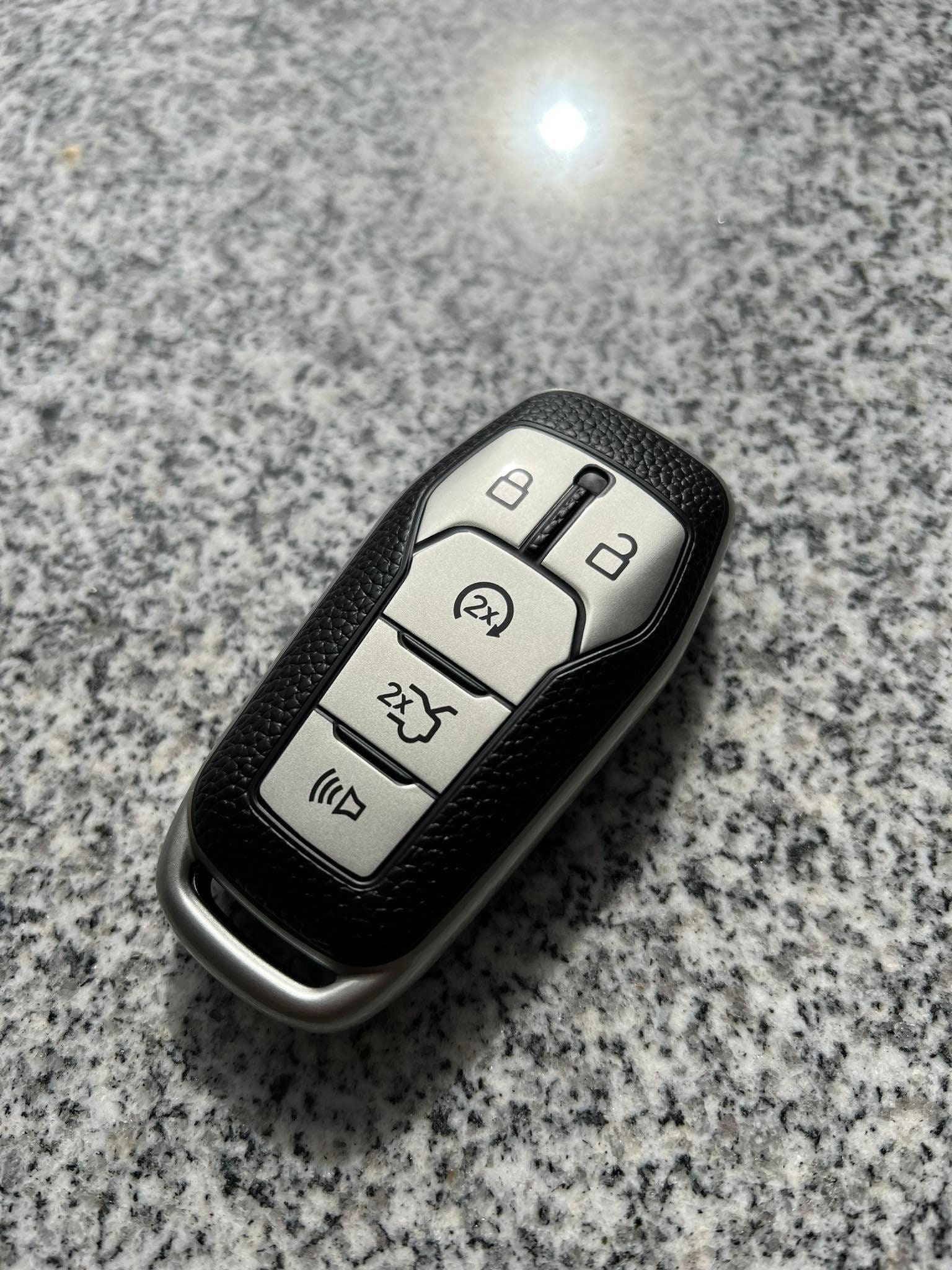 Schlüssel Hülle Leder Auto Schlüsseltasche mit schlüsselanhänger für 3- Tasten Klappschlüssel Fernbedienung Autoschlüssel Rotes Nähen 1 Stück  Modell A : : Auto & Motorrad