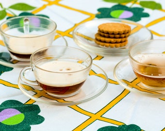 trois tasses à café et 5 assiettes Duralex vintage, tasses en verre trempé résistant aux chocs