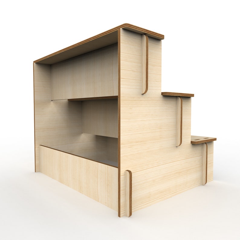 K&ouml;nnte beinhalten: Ein Holztritt mit drei Stufen und einem Regal. Der Hocker ist aus hellem Holz und hat eine nat&uuml;rliche Oberfl&auml;che.