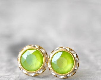 Lime Ohrstecker, Lime Grün Strass Ohrstecker, Swarovski Ohrstecker, Grüne Kristall Ohrstecker, Ohrstecker oder Clip-Ons, Diamant halo, Neon Grün