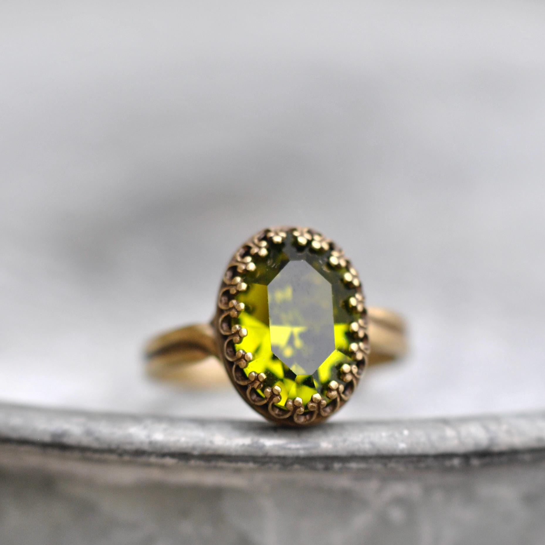 Olivgrün, Kristallring, Swarovski Ring, Krone Victorian, verstellbarer Ring, Vintage Grüner Kristall, Olivine Grün, Geschenk für sie, georgianisch