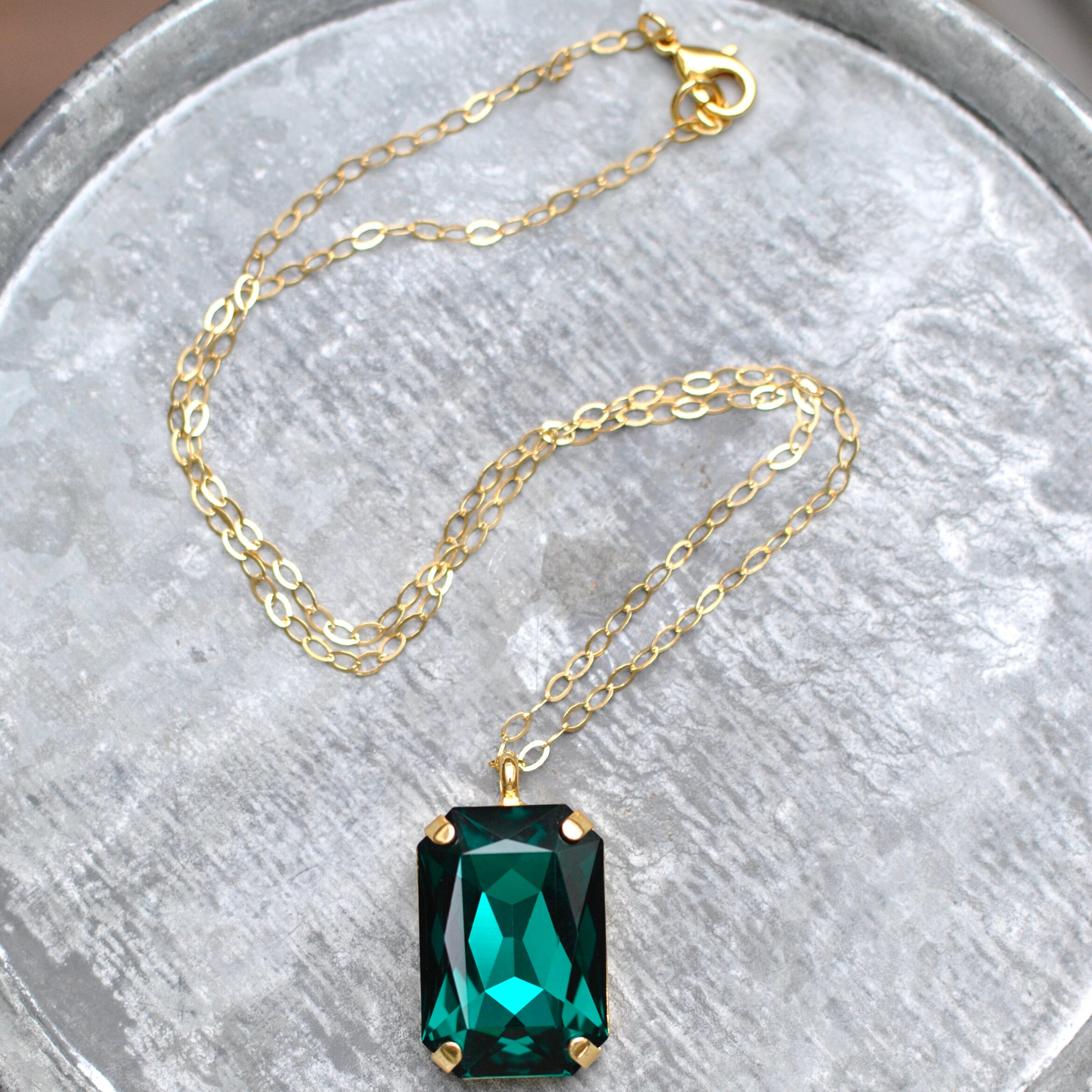 ネックレス・チョーカー Shell Necklace (Green) Amazon.com: XILAZAB Emerald Green Crystal Rhinestone