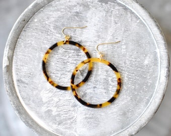 Classic Dark Gold Tortoise Hoop Earrings, Tortoise Shell Earring, Tortoise Shell Hoop Earrings, Minimalist Hoop Earring, Tortoise Hoops Gold