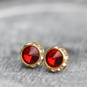 Brincos de cristal vermelho rubi, brincos Swarovski vermelhos, estrelinhas de açúcar, brincos de pino ou clip-ons, madrinha vermelha, mashugana, presente para ela