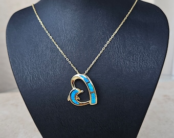 Collier en plaqué or en forme de coeur dauphin, collana placcata oro a forma di cuore di delfino, Vergoldete Halskette in Delfin-Herzform