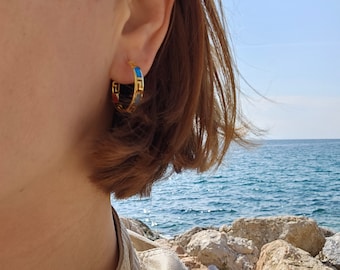 Pendientes de aro chapados en oro con ópalo blanco: Joyería de la Antigua Grecia