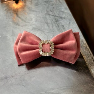 Laço de cabelo grande de veludo rosa bebê com fivela de cristal/laço de cabelo rosa/veludo com presilha/feito à mão