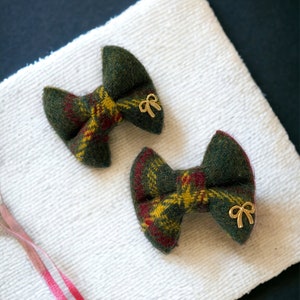 Set of 2/Vintage Green Plaid Hair Bow/Classic Green Hair Bow/Christmas presents /Birthday Presents/Alligator Clip