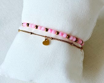 Damesarmband van verguld roestvrij staal met een fijne ketting en een armband van roze parelmoer.
