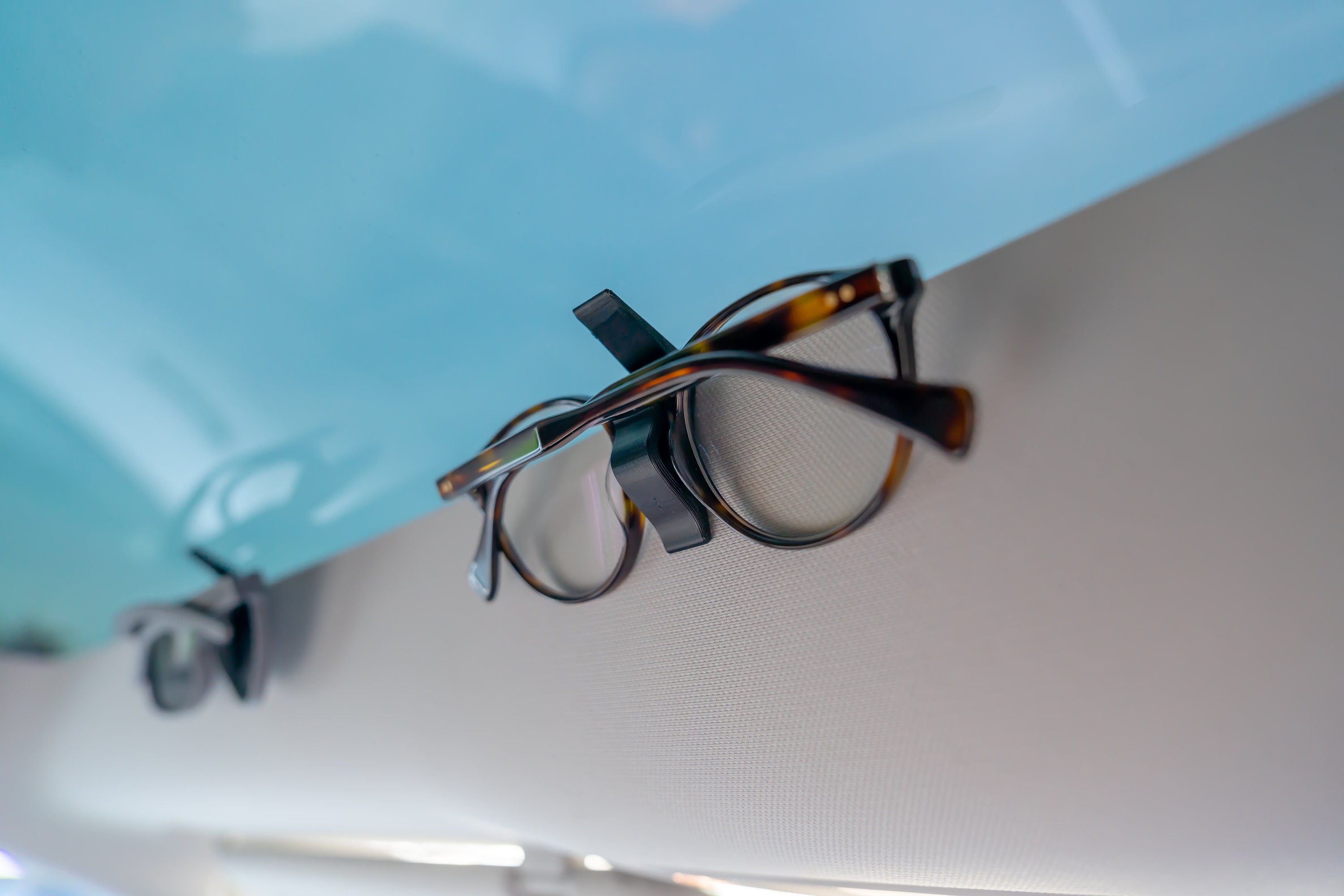 CiciIng Brillenhalter für Auto Sonnenblende, Universal Leder Auto  Sonnenbrillen Halter, Magnetische Auto Visier Brillenhalter für Brillen