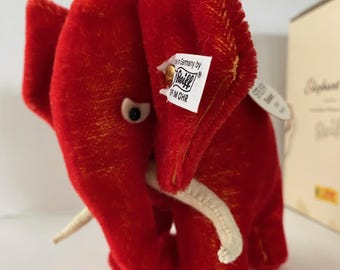 Steiff Red Elephant Circa 1909 Mohair and Felt - Elefant Rot 1909 Steiff Red Elephant Circa 1909 Mohair and Felt - Elefant Rot 1909