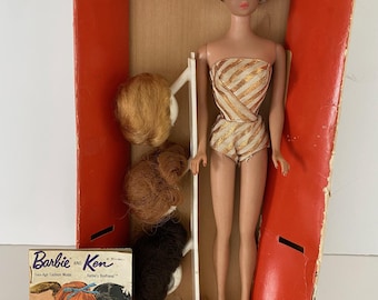 Barbie: Vintage FASHION QUEEN BARBIE Doll w/Wigs in partial original box