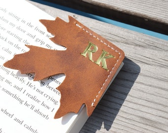 Marque-page d'angle coeur en cuir avec initiales personnalisées - Cadeau pour les amateurs de lecture