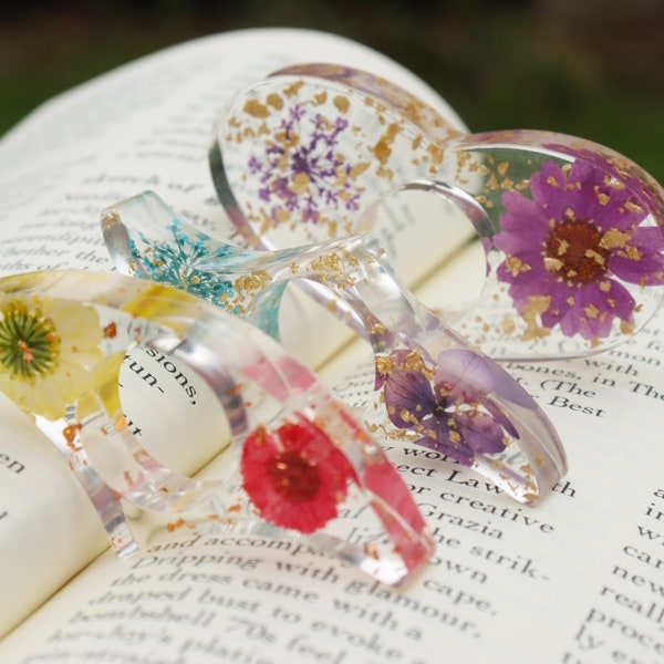 Dried Flowers And Gold Flake Resin Book Page Holder-Multi shaped resin bookshelf