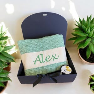 Geschenkset Wellness personalisiert Strandtuch Saunatuch mit Name in Geschenkbox diverse Optionen und Farben 100% Baumwolle