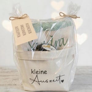 Personalisiertes Wellness Spa Geschenkset mit Saunatuch inkl Baumwolltasche Ideal als Geschenk für  Geburtstag Optional Salzpeeling Zit