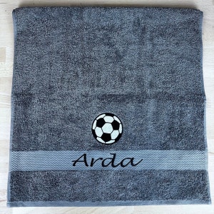 Besticktes Handtuch mit Fußball & Deinem Wunschtext, personalisierte Geschenkidee, Teamsport, Fußballfan, Verein Bild 1