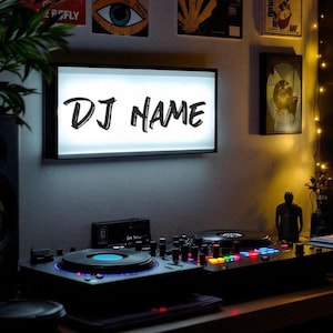 Letrero de luz con nombre de DJ personalizado, regalo de DJ personalizado, diseño de logotipo de DJ, luces de DJ, letrero de música, decoración de sala de DJ, letrero de neón personalizado de DJ, regalo de fiesta