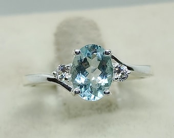 14k Gold Oval Aquamarine Ring with Moissanite Diamonds