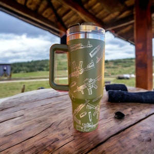 Ceovfoi 40 oz Camo Tumbler with Handle Lid and Straw, Hunting Gifts for Men Women,Camo Tumbler Travel Coffee Cup Mug Water Botter