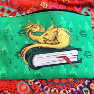 Estuche con cremallera de dragón de fantasía, bolsa para accesorios de papelería para jugadores de mesa, estuche para lápices, dados y cartas, material escolar y para juegos.