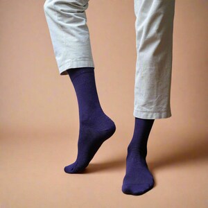 Bunte, einfarbige Socken aus Bio-Baumwolle, weich und atmungsaktiv – Geschenkidee und modisches Accessoire Bild 10