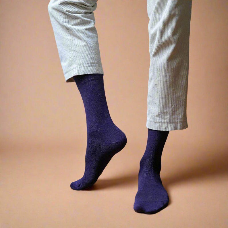Bunte, einfarbige Socken aus Bio-Baumwolle, weich und atmungsaktiv – Geschenkidee und modisches Accessoire Bild 10