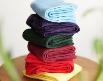 Calcetines coloridos de algodón orgánico con producción ética.