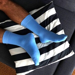 Bunte, einfarbige Socken aus Bio-Baumwolle, weich und atmungsaktiv – Geschenkidee und modisches Accessoire Bild 9
