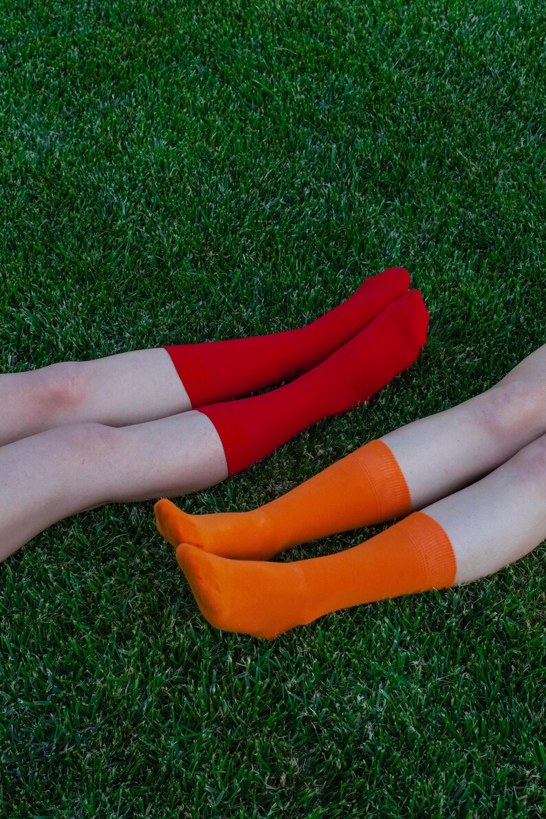 Bunte, einfarbige Socken aus Bio-Baumwolle, weich und atmungsaktiv – Geschenkidee und modisches Accessoire Bild 13