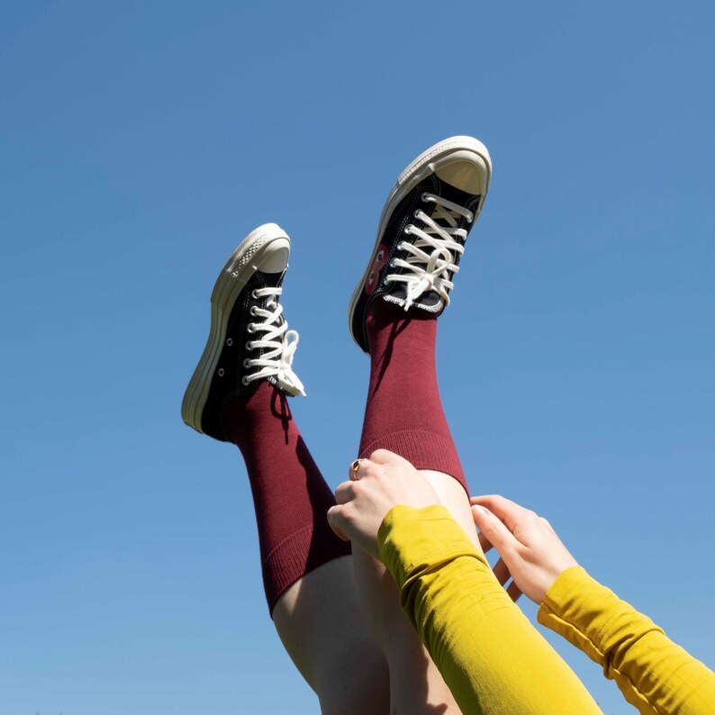 Bunte, einfarbige Socken aus Bio-Baumwolle, weich und atmungsaktiv – Geschenkidee und modisches Accessoire Bild 14