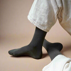 Bunte, einfarbige Socken aus Bio-Baumwolle, weich und atmungsaktiv – Geschenkidee und modisches Accessoire Bild 11
