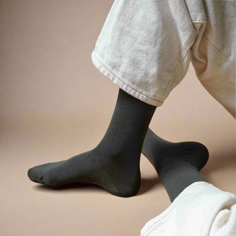 Bunte, einfarbige Socken aus Bio-Baumwolle, weich und atmungsaktiv – Geschenkidee und modisches Accessoire Bild 11