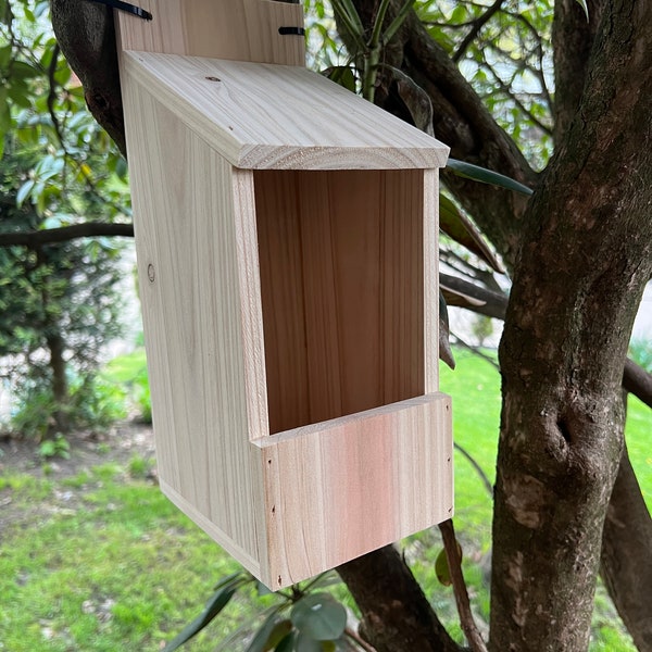Bird nesting box, bird house