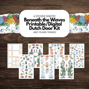 Op de afbeelding: Een set van 6 stickervellen getiteld Beneath the Waves Printable/Digital Dutch Door Kit door Amy Plans Things. De vellen bevatten aquarelillustraties van koraalriffen, kwallen, zeewier, vissen, bubbels en diverse rechthoekige kaders.