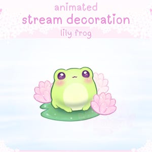 Op de afbeelding: Geanimeerde streamdecoratie met een schattige groene kikker met paarse ogen die op een waterlelieblad zit, omringd door roze lotusbloemen. De afbeelding heeft tekst die luidt "animated stream decoration lily frog". Roze vlinders en bloemaccenten omlijsten de afbeelding.