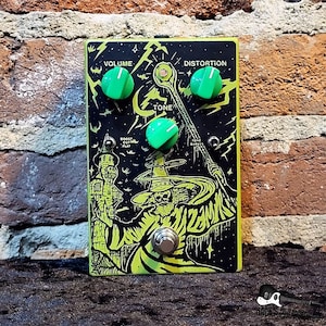 Pedal Fuzz verde Haggtronix Rotten Sorcerer (brilla en la oscuridad)